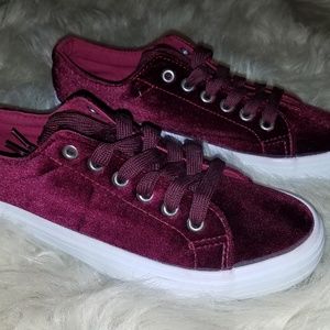 Joe Boxer Velvet Shoes Size8
